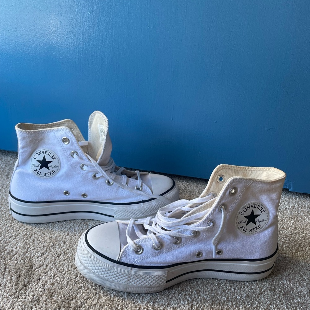 White Women’s Converse High Tops Size 8